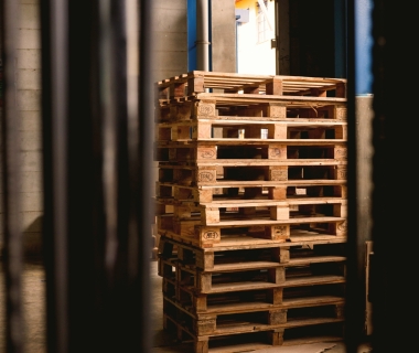 Cung cấp pallet gỗ ở Bình Dương và TP HCM: Nên đặt theo mẫu sẵn hay thiết kế riêng?
