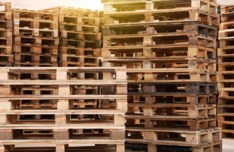 Kinh nghiệm chọn mua pallet gỗ để đệm hàng hóa 